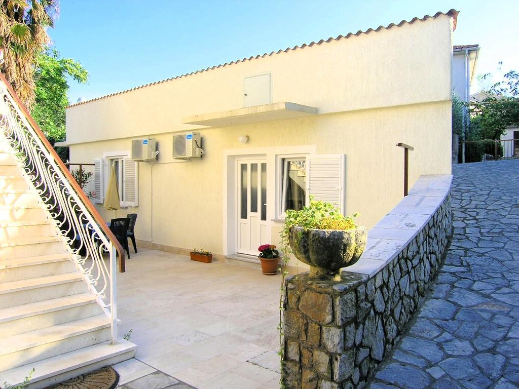 Apartment Maja Krk Town Quarto foto